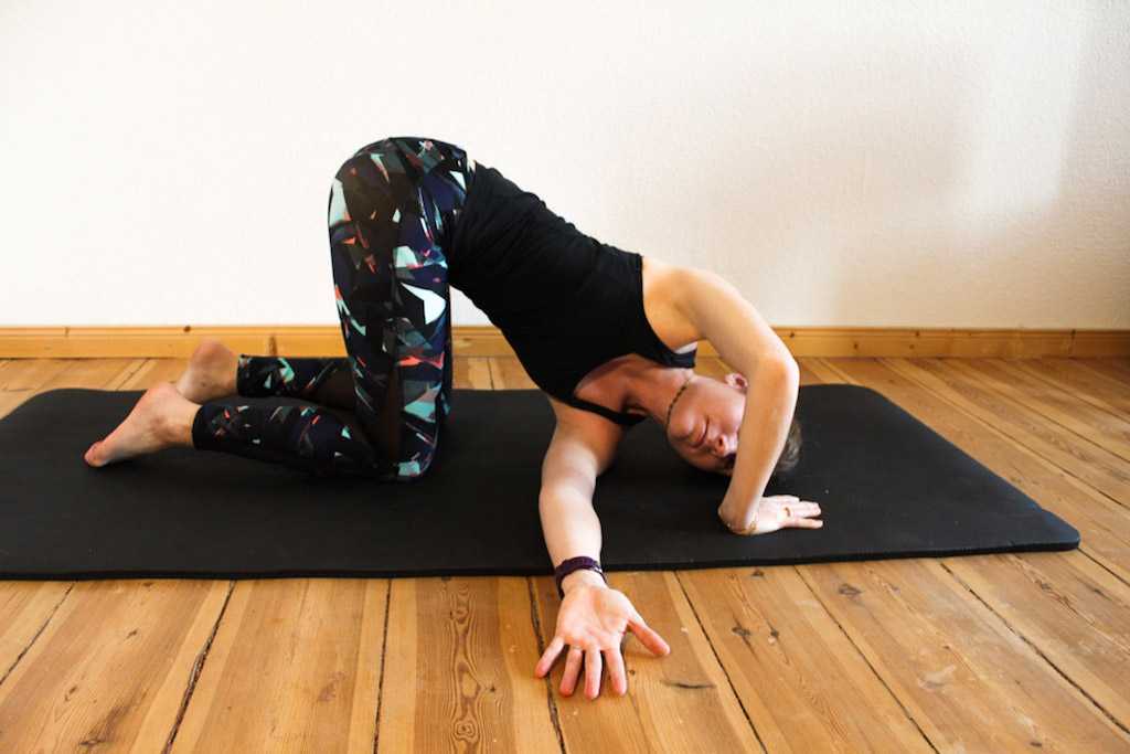 Boxingyoga: Threading the needle